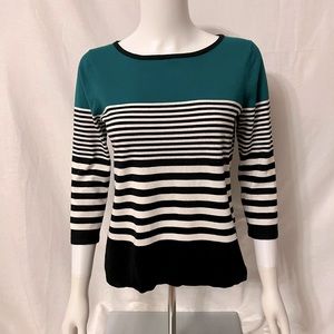 Knitted sweater with 3/4 sleeves